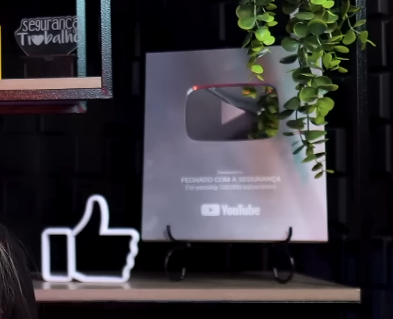 Placa YouTube 100 mil inscritos — Fechado com a Segurança